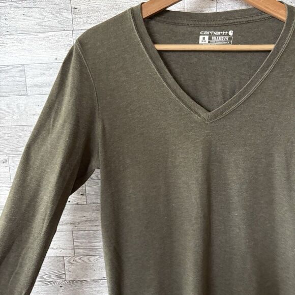 Carhartt Long Sleeve Green‎ women’s medium Hiking V-Neck T-Shirt Relaxed Fit - Picture 2 of 6